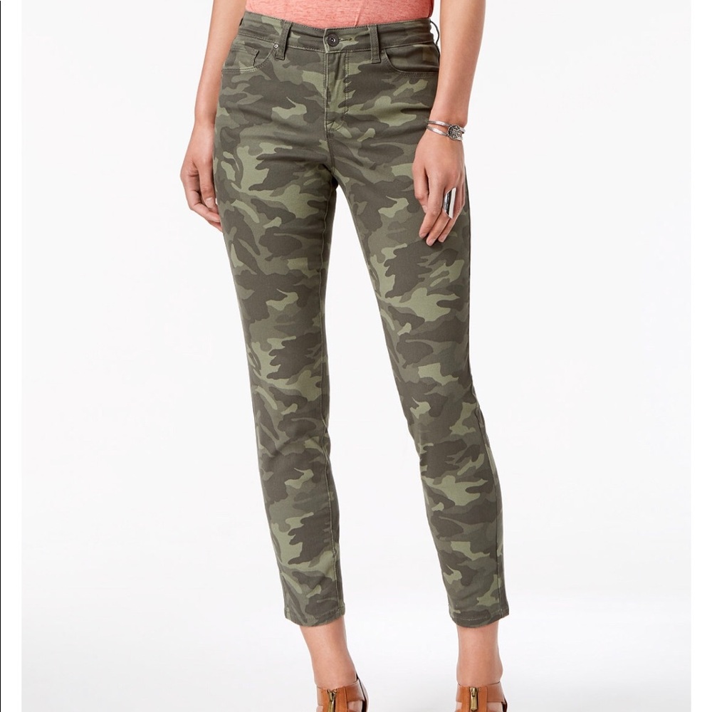 Curvy-Fit Skinny Printed Jeans.
